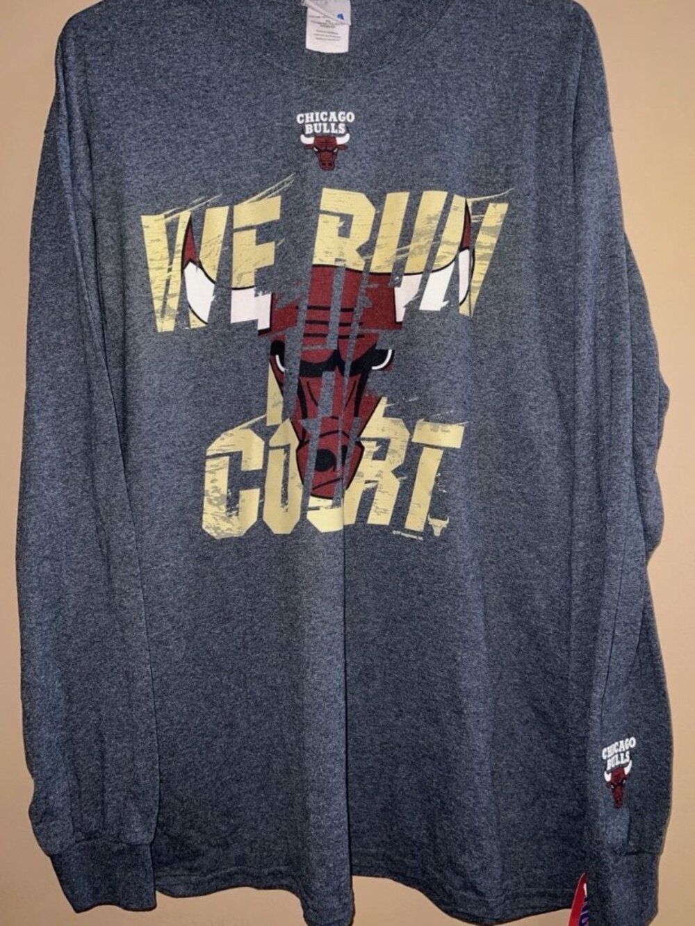 Chicago Bulls NBA Long Sleeve T Shirt Mens Large Gray We Run The Court NWT